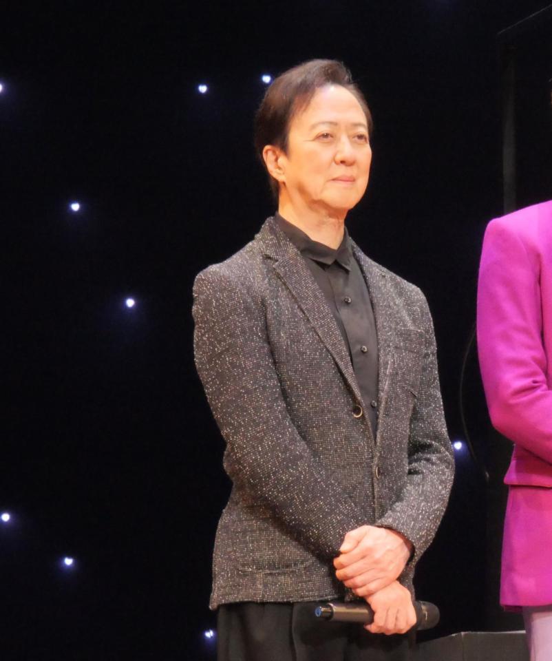 　囲み取材に出席した坂東玉三郎