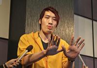 　チェ・ホンマン＝２０１１年１０月撮影