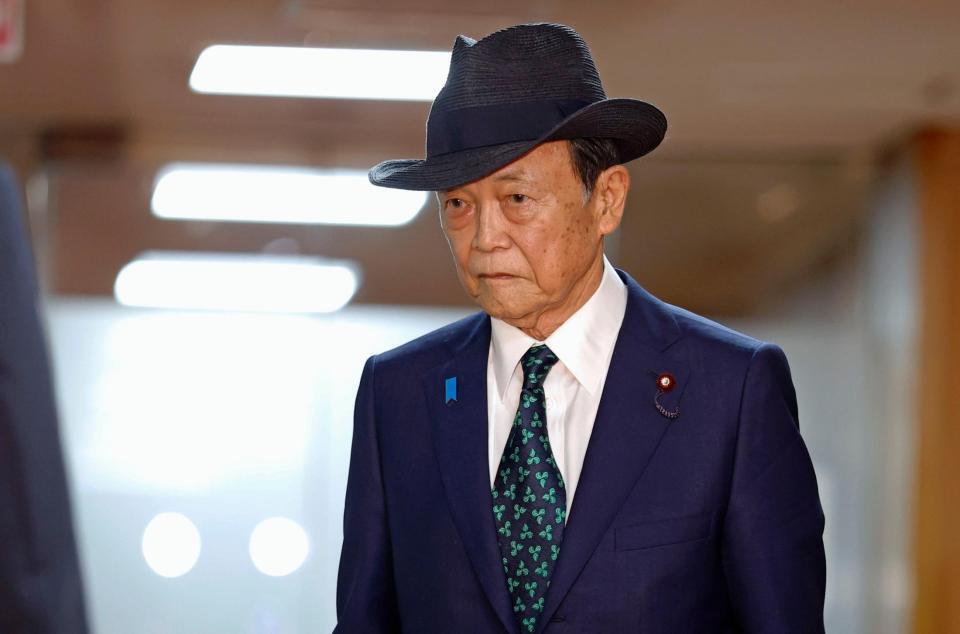 　自民党の高市総裁との会談を終えた麻生元首相