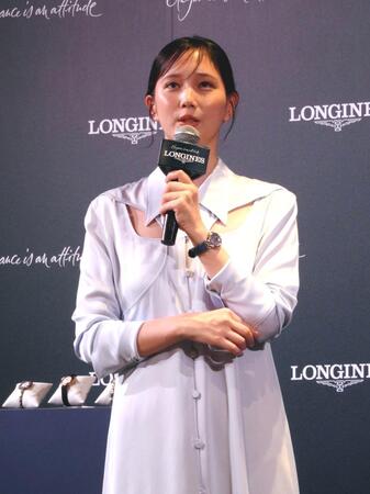 　時計への思いを語る本田翼