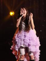 　熱唱する井上苑子（撮影・石井剣太郎）