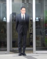 　釈放された草間リチャード敬太容疑者（撮影・石井剣太郎）