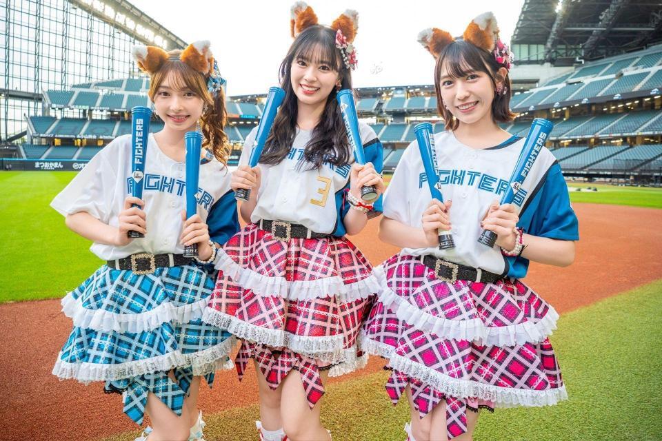 　ＭＶを撮影した超ときめき♡宣伝部の（左から）辻野かなみ、坂井仁香、小泉遥香