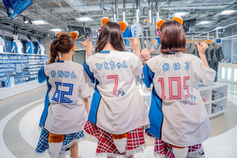 　ＭＶを撮影した超ときめき♡宣伝部の（左から）辻野かなみ、坂井仁香、小泉遥香