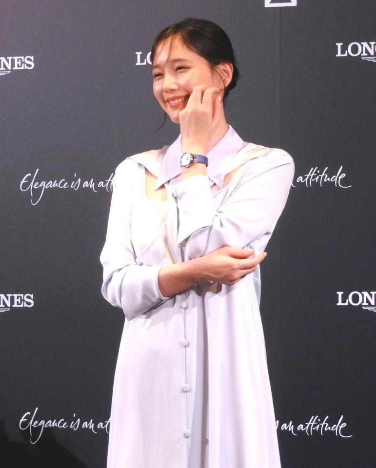 本田翼 96万円腕時計に感激「輝きが止まらない」 自身の散財は