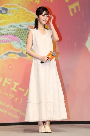 　登壇した浜辺美波（撮影・吉澤敬太）