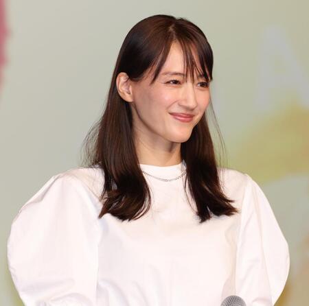 　ほほ笑む綾瀬はるか（撮影・吉澤敬太）