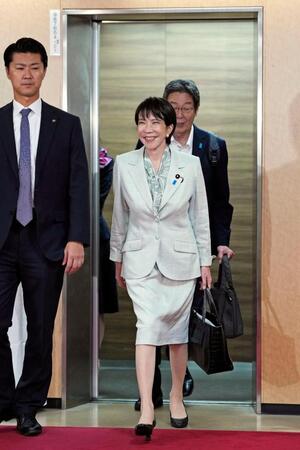 　自民党本部に入る高市早苗総裁