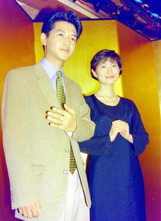 結婚会見での緒形直人と仙道敦子＝１９９３年１２月