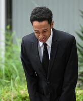 　釈放され、ファンへの謝罪を口にする草間リチャード敬太（撮影・伊藤笙子）