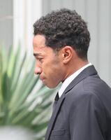 　釈放された草間リチャード敬太（撮影・石井剣太郎）