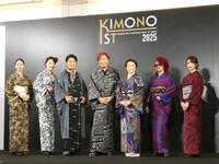 　写真に応じる（左から）唐田えりか、枝並千花、高橋克典、斉藤上太郎さん、仁科亜季子、大黒摩季、長濱ねる