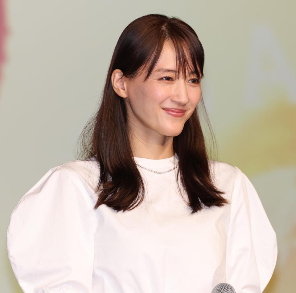 　ほほ笑む綾瀬はるか（撮影・吉澤敬太）