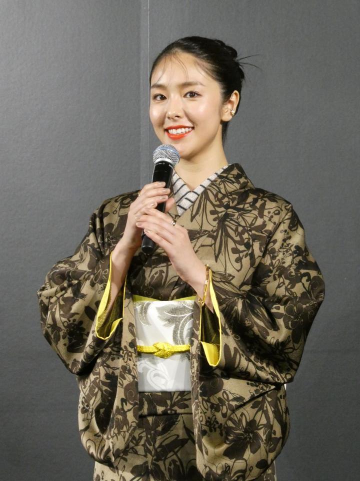 　着物姿の唐田えりか