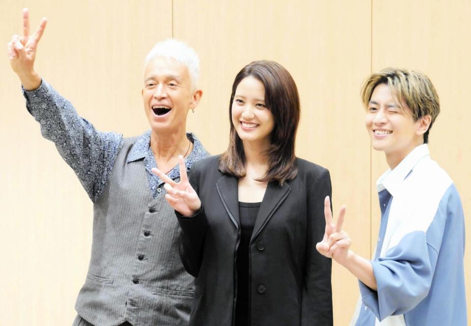 　ドラマの会見に出席したマーク・パンサーら