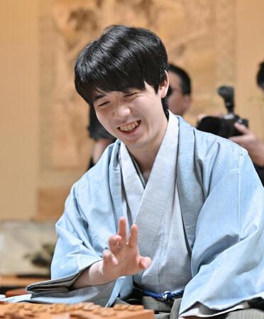 　将棋の第７３期王座戦５番勝負第４局で、伊藤匠叡王を破った藤井聡太王座