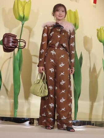 　「ＭＡＲＮＩ　ＰＬＡＹＦＵＬ　ＢＬＯＯＭ　ＰＯＰ　ＵＰ」レセプションにパジャマ姿で登場した白石麻衣