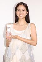 　登場した堀田茜＝東京・ＡＯＹＡＭＡ　ＧＲＡＮＤ　ＨＡＬＬ（撮影・吉澤敬太）