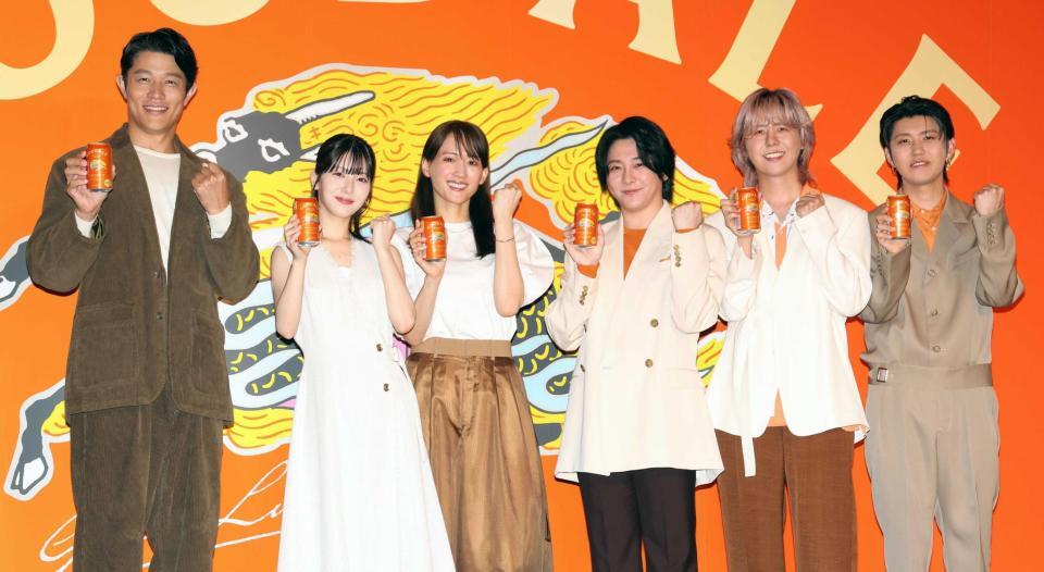 　（左から）鈴木亮平、浜辺美波、綾瀬はるか、Ｍｒｓ．ＧＲＥＥＮ　ＡＰＰＬＥの大森元貴、藤澤涼架、若井滉斗（撮影・吉澤敬太）