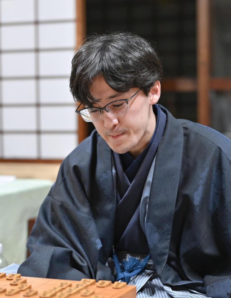 　将棋の第７３期王座戦５番勝負第４局で、藤井聡太王座に敗れた伊藤匠叡王