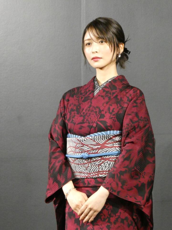 　着物姿の長濱ねる