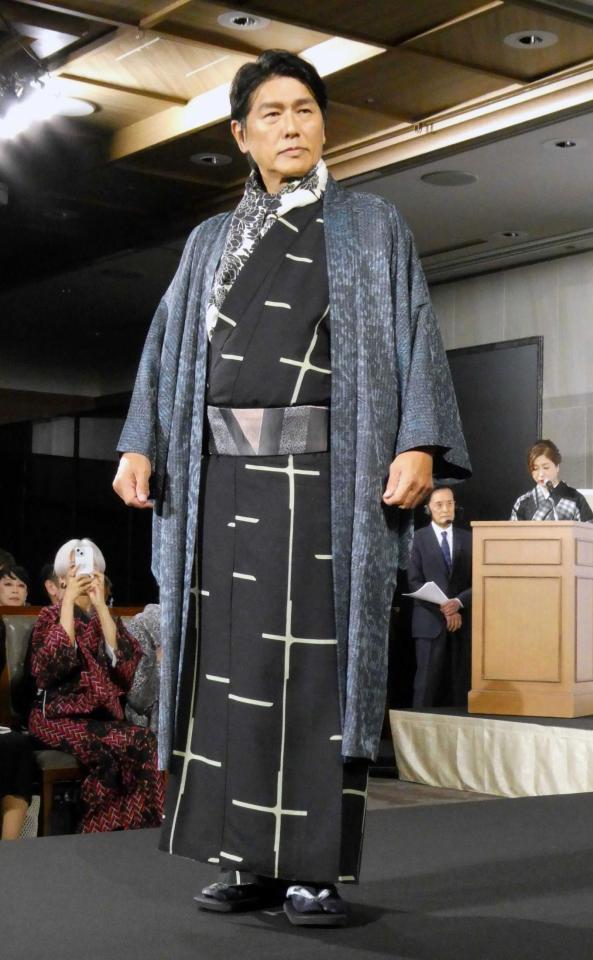 　着物姿を披露した高橋克典