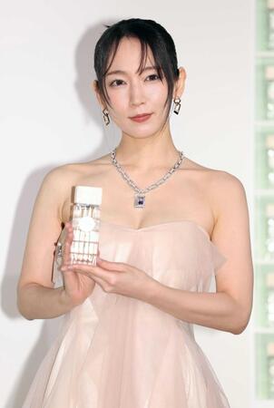 　ドレス姿で登場した吉岡里帆（撮影・吉澤敬太）