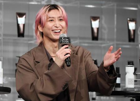 　新ＣＭ発表会に出席したＳｎｏｗ　Ｍａｎ・佐久間大介（撮影・石井剣太郎）