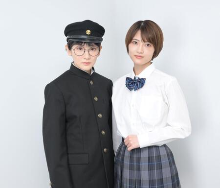 　乃木坂４６時代の同期で朗読演劇「図書委員界」で共演する生駒里奈（左）と若月佑美（撮影・伊藤笙子）