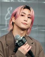 　新ＣＭ発表会に出席したＳｎｏｗ　Ｍａｎ・佐久間大介（撮影・石井剣太郎）