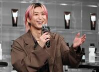 　新ＣＭ発表会に出席したＳｎｏｗ　Ｍａｎ・佐久間大介（撮影・石井剣太郎）