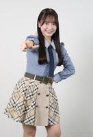 　特技のダンスでポーズを決めるＡＫＢ４８研究生の近藤沙樹（撮影・西岡正）