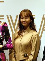 　撮影に応じる藤本美貴