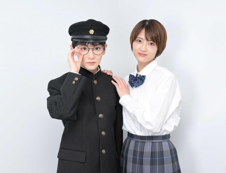 　乃木坂４６時代の同期で朗読演劇「図書委員界」で共演する生駒里奈（左）と若月佑美（撮影・伊藤笙子）