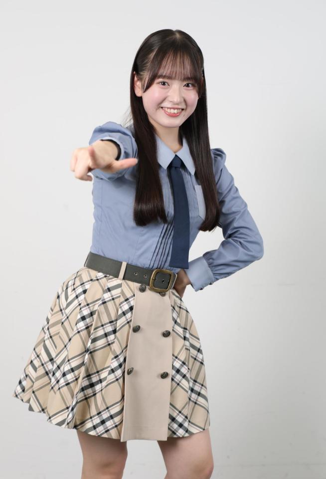 　特技のダンスでポーズを決めるＡＫＢ４８研究生の近藤沙樹（撮影・西岡正）