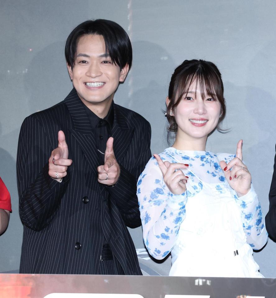 　夫婦で登壇し笑顔の石川界人、内田真礼（撮影・金田祐二）