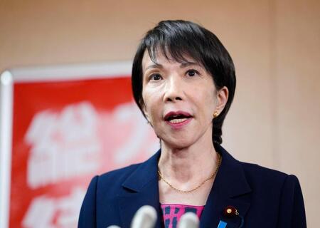 　公明党の斉藤代表との会談を終え、記者団の取材に応じる自民党の高市総裁