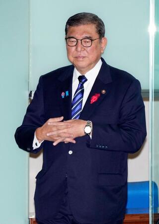 　首相官邸に入る石破首相