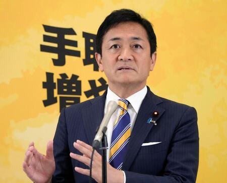 　記者団の取材に応じる国民民主党の玉木代表