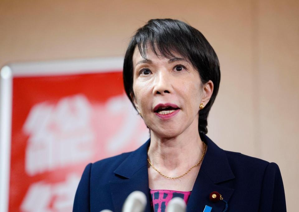 　公明党の斉藤代表との会談を終え、記者団の取材に応じる自民党の高市総裁