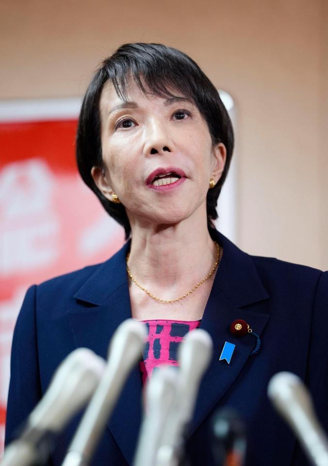 　公明党の斉藤代表との会談を終え、記者団の取材に応じる自民党の高市総裁