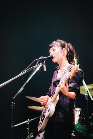 　アジアツアーファイナルを迎えた羊文学の塩塚モエカ（Ｐｈｏｔｏ　ｂｙ　三浦　大輝）