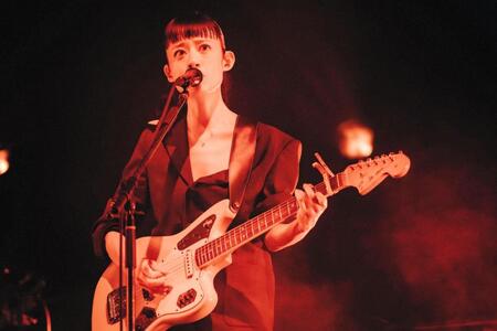 　アジアツアーファイナルを迎えた羊文学の塩塚モエカ（Ｐｈｏｔｏ　ｂｙ　三浦　大輝）