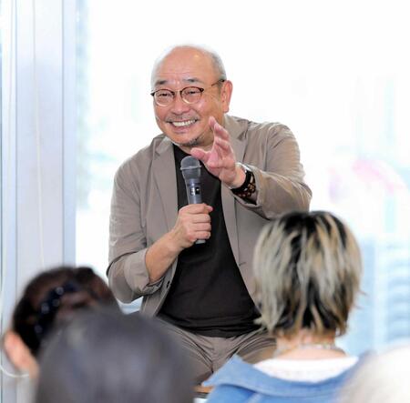 　講演を行った山本浩之アナウンサー