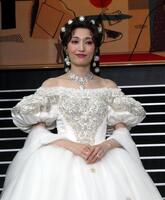 　写真撮影に応じる望海風斗