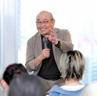 　講演を行った山本浩之アナウンサー