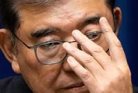 　戦後８０年に合わせた「内閣総理大臣所感」を発表し、記者の質問を受ける石破首相＝１０日