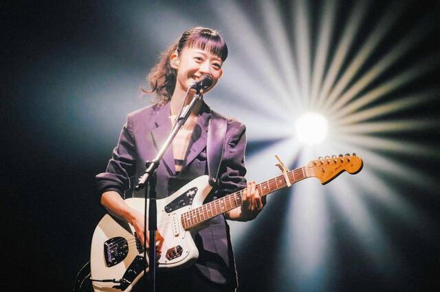 羊文学 塩塚モエカ「すごく本当に武道館キレイです」8都市9公演の