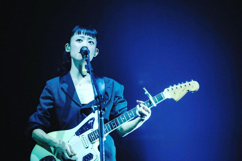 　アジアツアーファイナルを迎えた羊文学の塩塚モエカ＝日本武道館（Ｐｈｏｔｏ　ｂｙ　三浦　大輝）