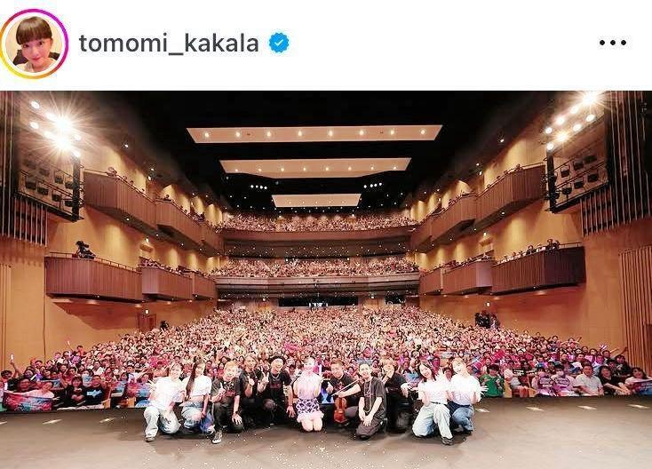 ９月９日の３０周年記念コンサートで。華原朋美のインスタグラム＠ｔｏｍｏｍｉ＿ｋａｋａｌａより